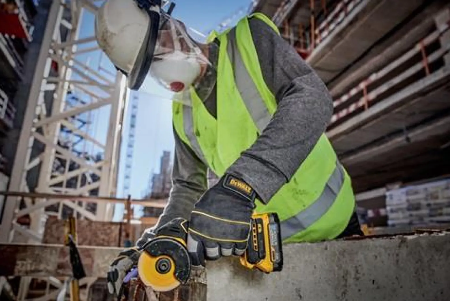 Akku-Multimaterialschneider DCS438N 18V 76x1,6x9,5mm 20000min-¹ DEWALT