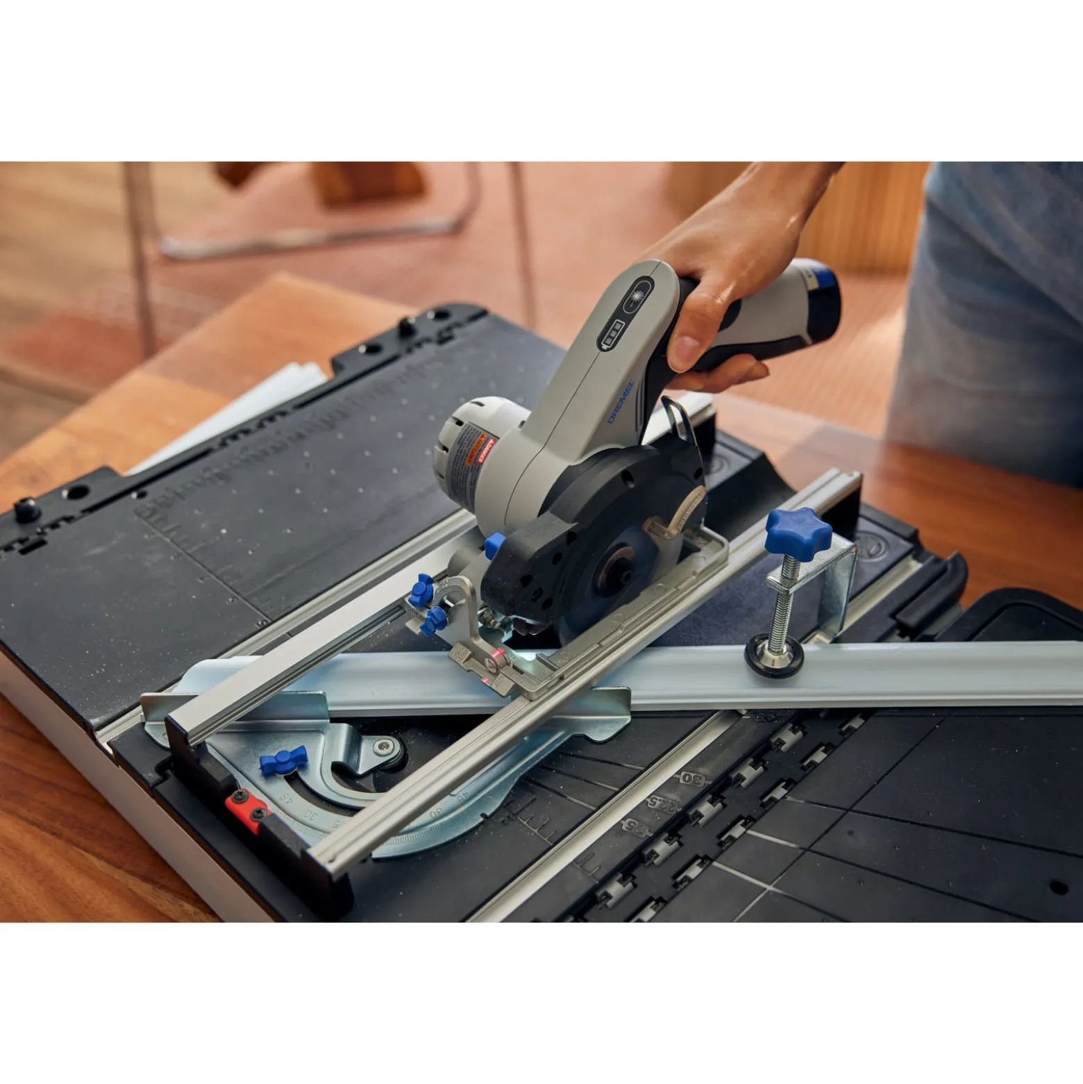 DREMEL® Blueprint Mobile Sägestation / 1x Akku 12V 2.0Ah + Ladegerät - F013CS12JM