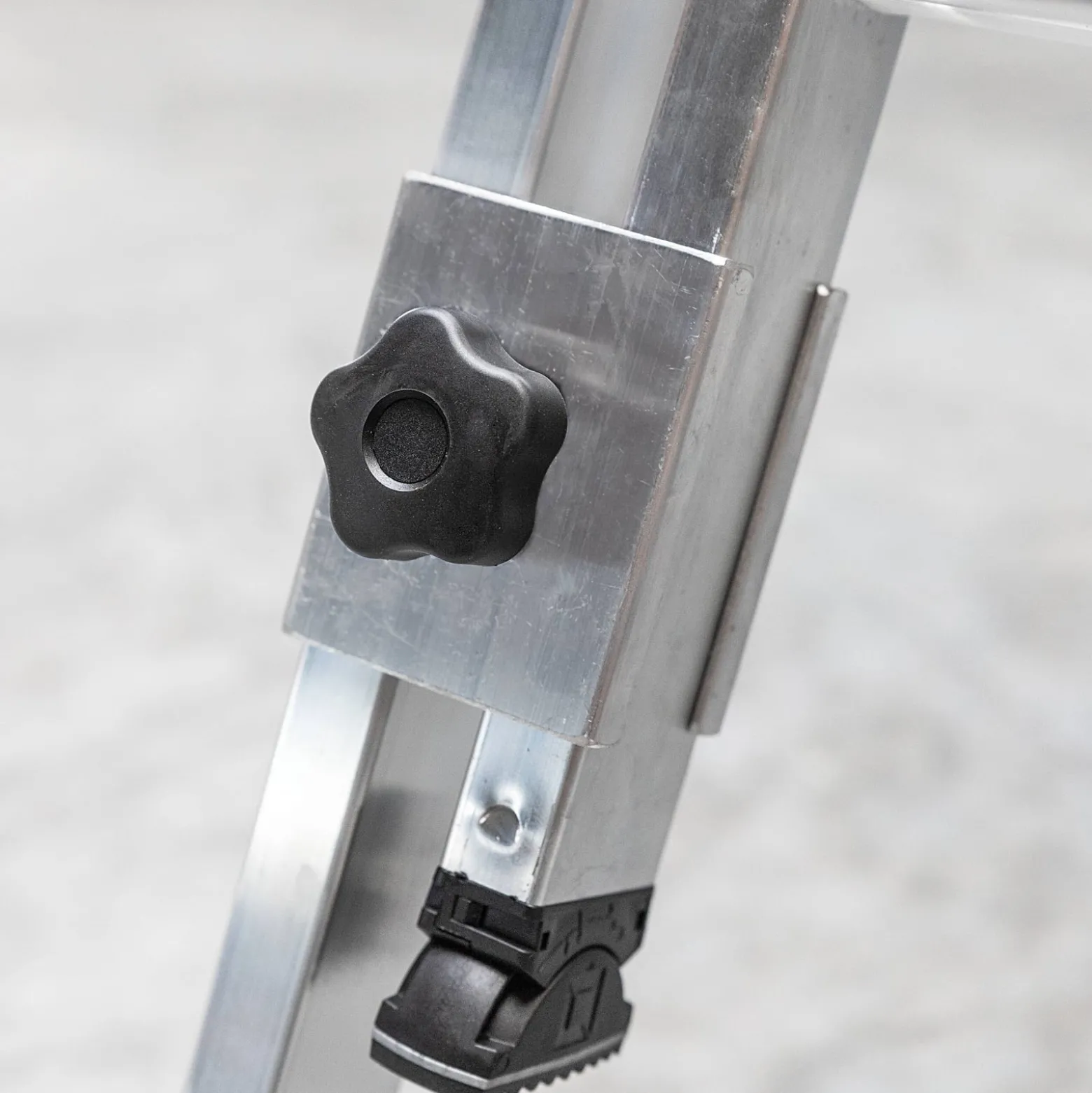 Günzburger Steigtechnik Aluminium Stehleiter 2x5 Sprossen treppengängig - 033510