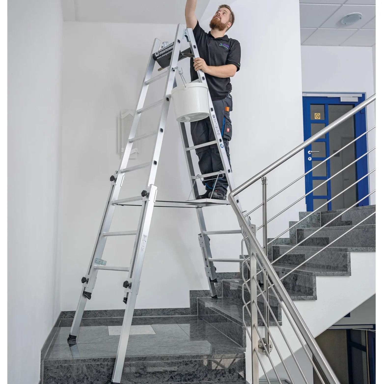 Günzburger Steigtechnik Aluminium Stehleiter 2x5 Sprossen treppengängig - 033510