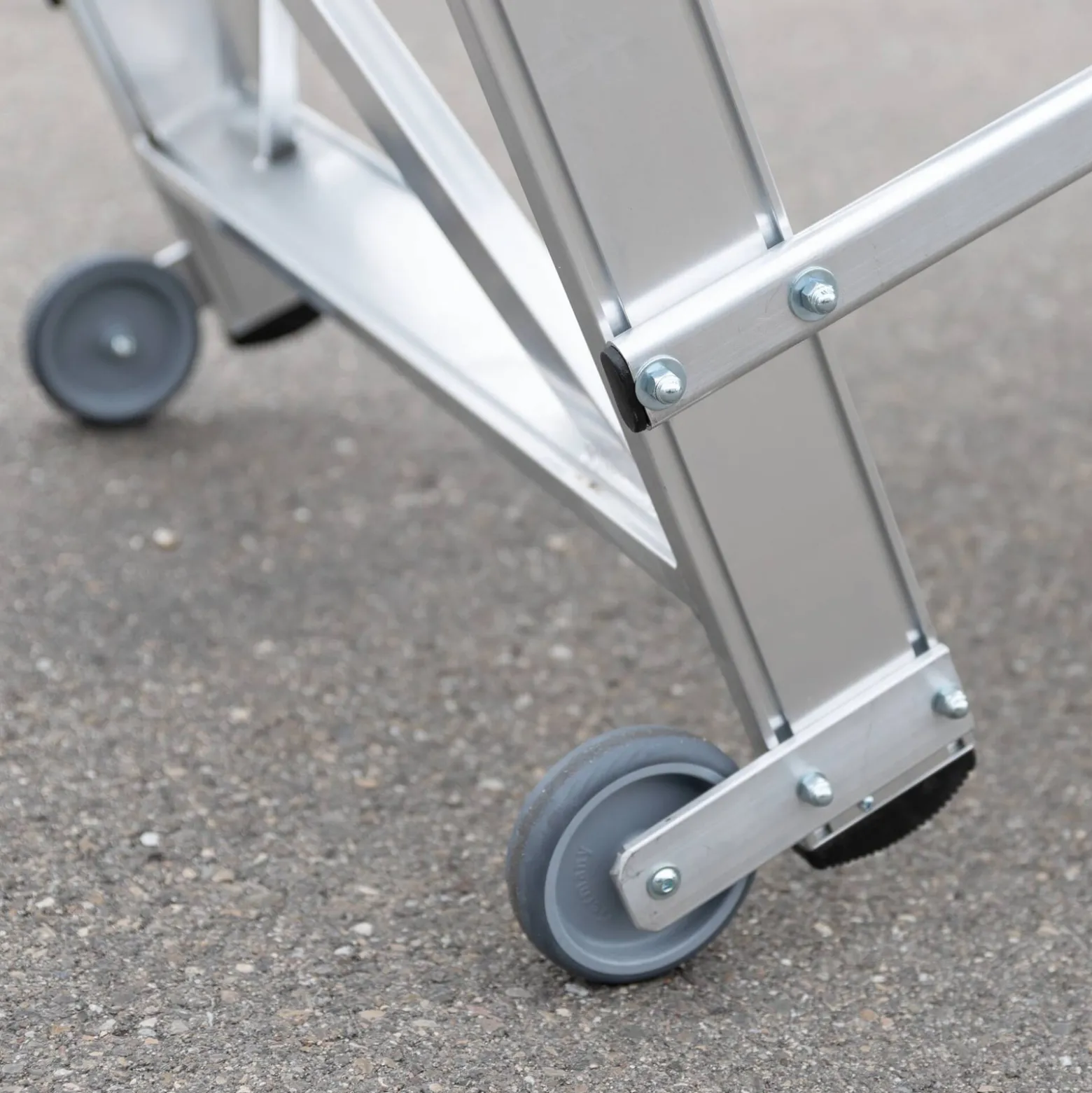 Günzburger Steigtechnik Arbeitspodest fahrbar Stufenbreite 0,8 m Aluminium geriffelt 2 Stufen - 050015