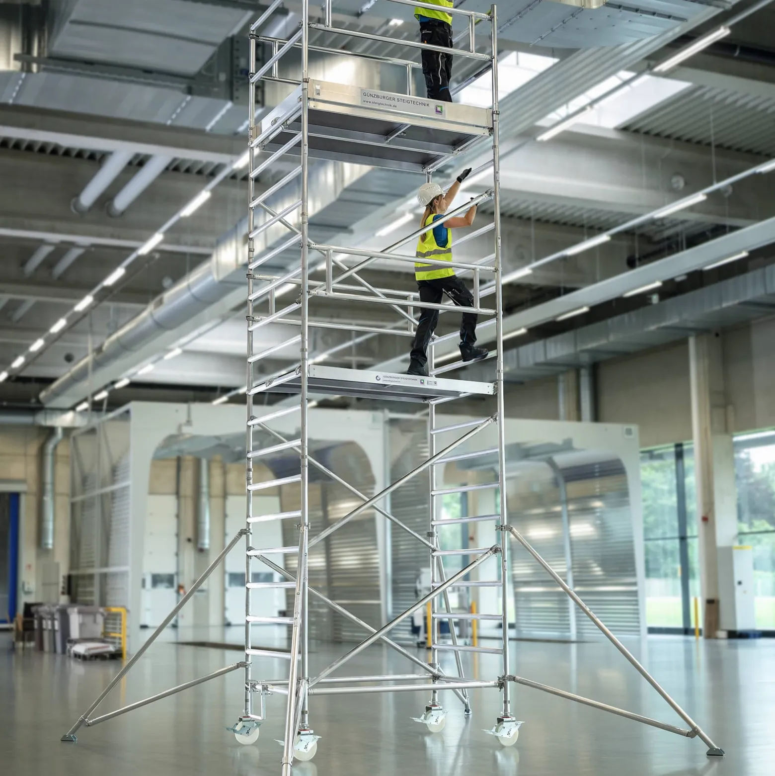 Günzburger Steigtechnik Rollgerüst 1,35 x 1,8 m mit Ausleger & Doppel-Plattform Plattformhöhe 8,35 m - 167836