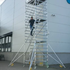 Günzburger Steigtechnik Rollgerüst 1,35 x 3 m mit Schrägaufstiegen & Ausleger Plattformhöhe 2,35 m - 167120