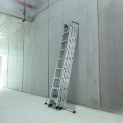 Günzburger Steigtechnik Stufen-Mehrzweckleiter 3tlg. mit nivello-Traverse 3 x 6 Stufen - 033318