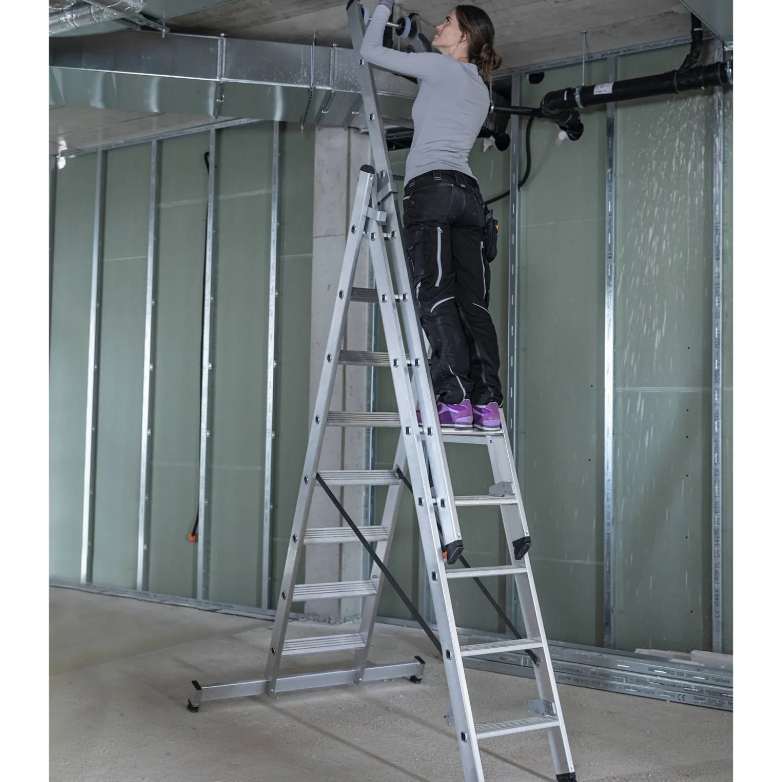 Günzburger Steigtechnik Stufen-Mehrzweckleiter 3tlg. mit nivello-Traverse 3 x 6 Stufen - 033318