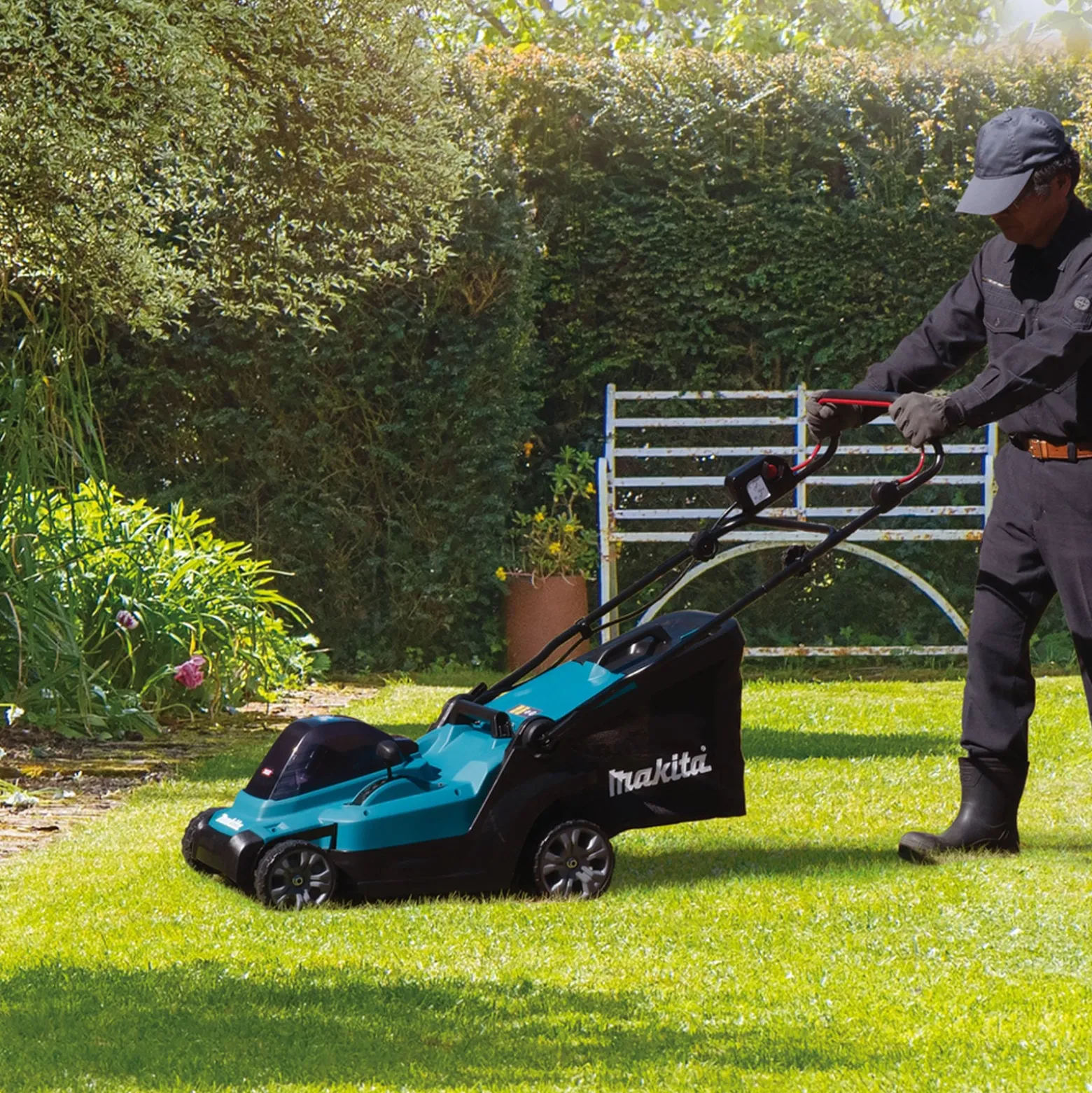 Makita LM003GZ Akku-Rasenmäher 38 cm 40 V max. Solo