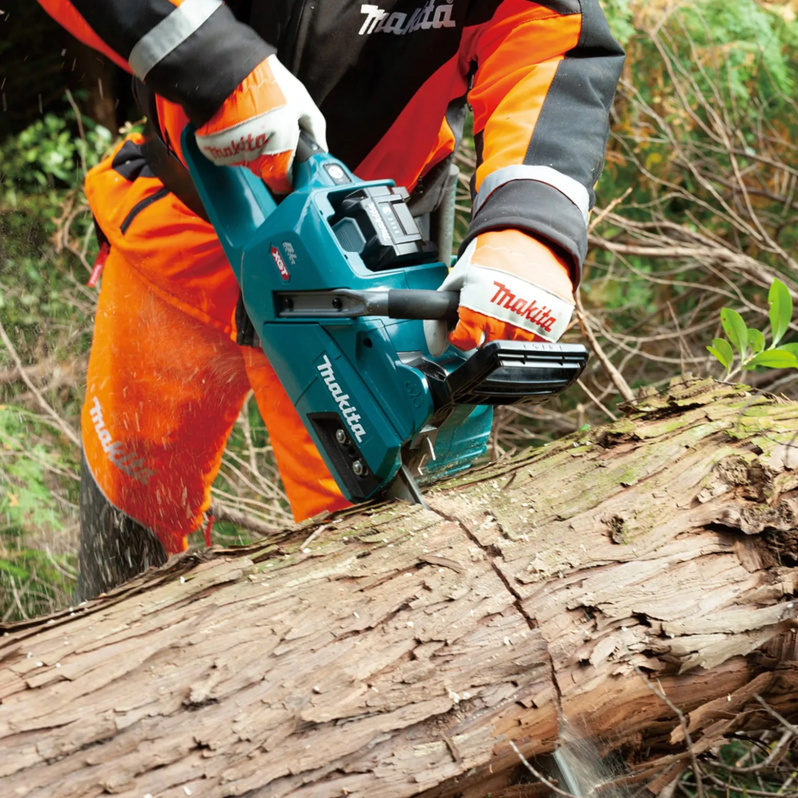 Makita UC011GT101 Akku-Kettensäge 40V max. / 1x 5,0 Ah Akku + Ladegerät