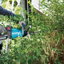 Makita UH006GD201 Akku-Heckenschere 60 cm 40V max. / 2x 2,5 Ah Akkus + Ladegerät